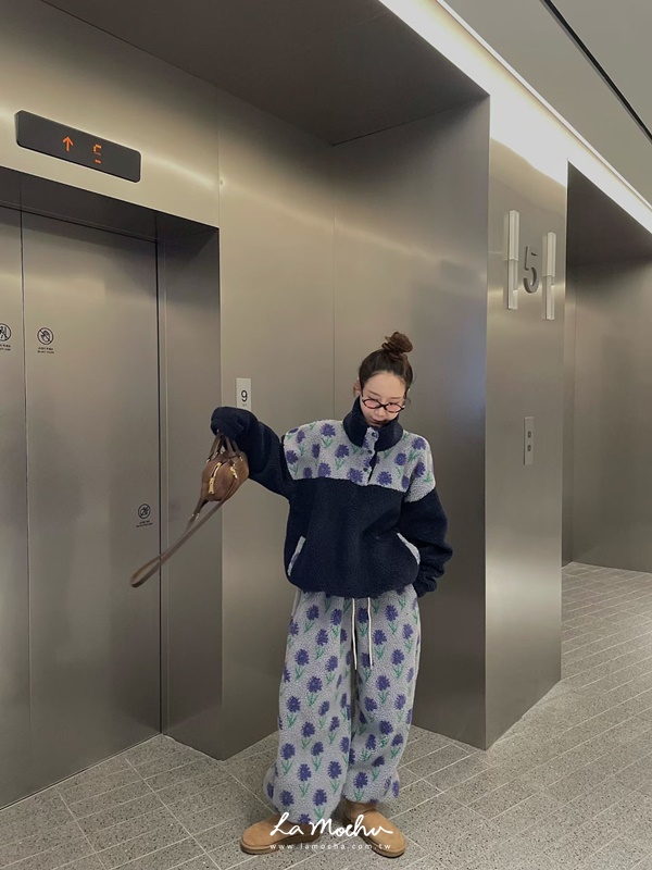 羔毛花朵立領上衣